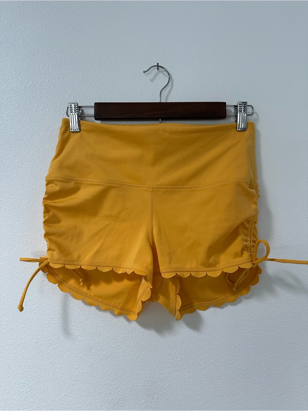 FREE PEOPLE Movement Shorts Woman M Mango Suns Out Scalloped Ruched Athletic